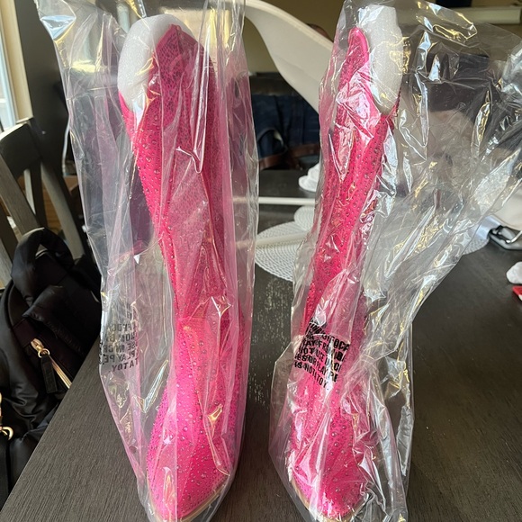 Pink Lily Shoes - Sparkling Pink Cowgirl Boots